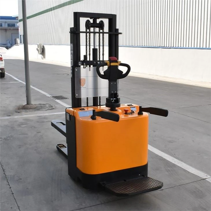Standing On 1500kg Electric Pallet Stacker